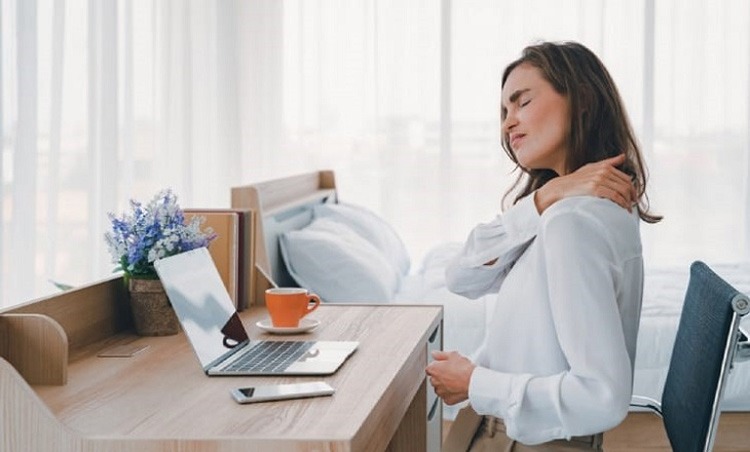 Ngồi sai tư thế gây biến dạng cột sống, đẩy nhanh quá trình thoái hóa