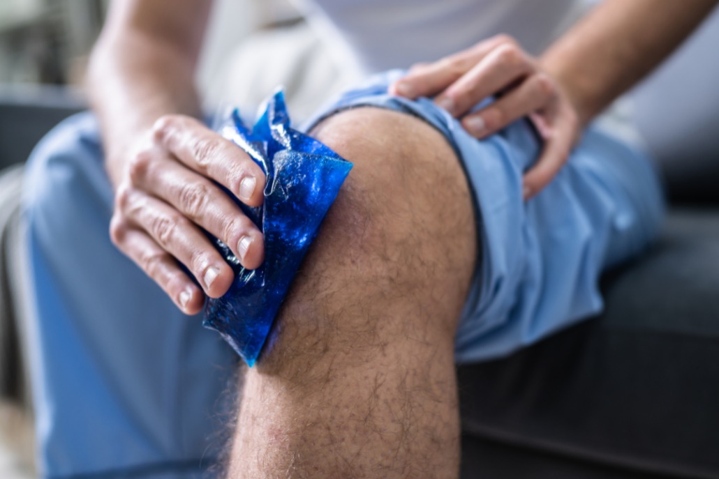 Chườm nóng làm tăng lưu thông máu tới khớp gối 