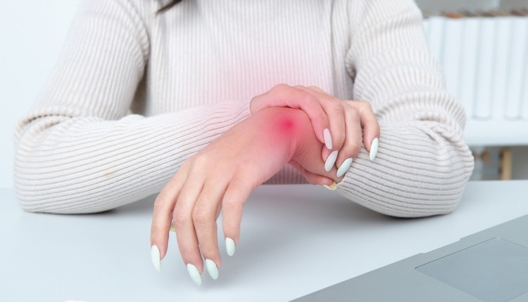  Trật khớp xương bán nguyệt do vận động quá sức