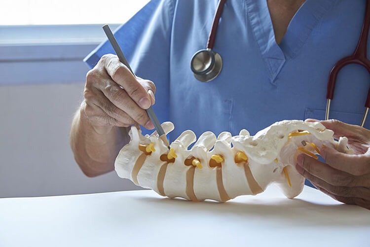 Mổ thoát vị đĩa đệm xong vẫn đau có thể do tổn thương chưa hồi phục