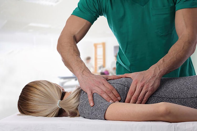  Chăm sóc bệnh nhân sau mổ gai cột sống là rất quan trọng