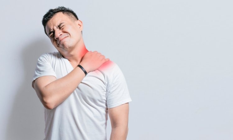  Căng cơ cổ là nguyên nhân phổ biến khiến đau vùng vai gáy
