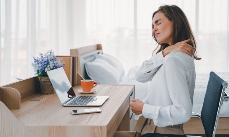 Hình ảnh đau mỏi vai gáy