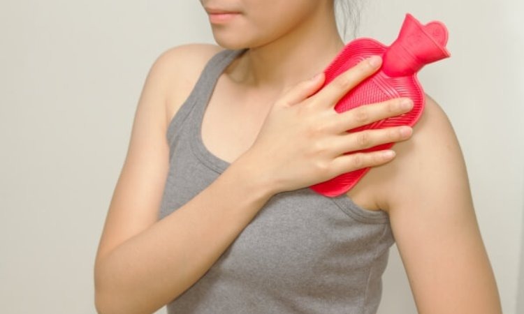  Chườm đá có thể giúp giảm đau hiệu quả