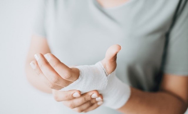 Các chấn thương cũng gián tiếp gây viêm khớp cổ tay